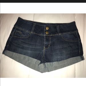 SOLD Guess booty shorts 💙